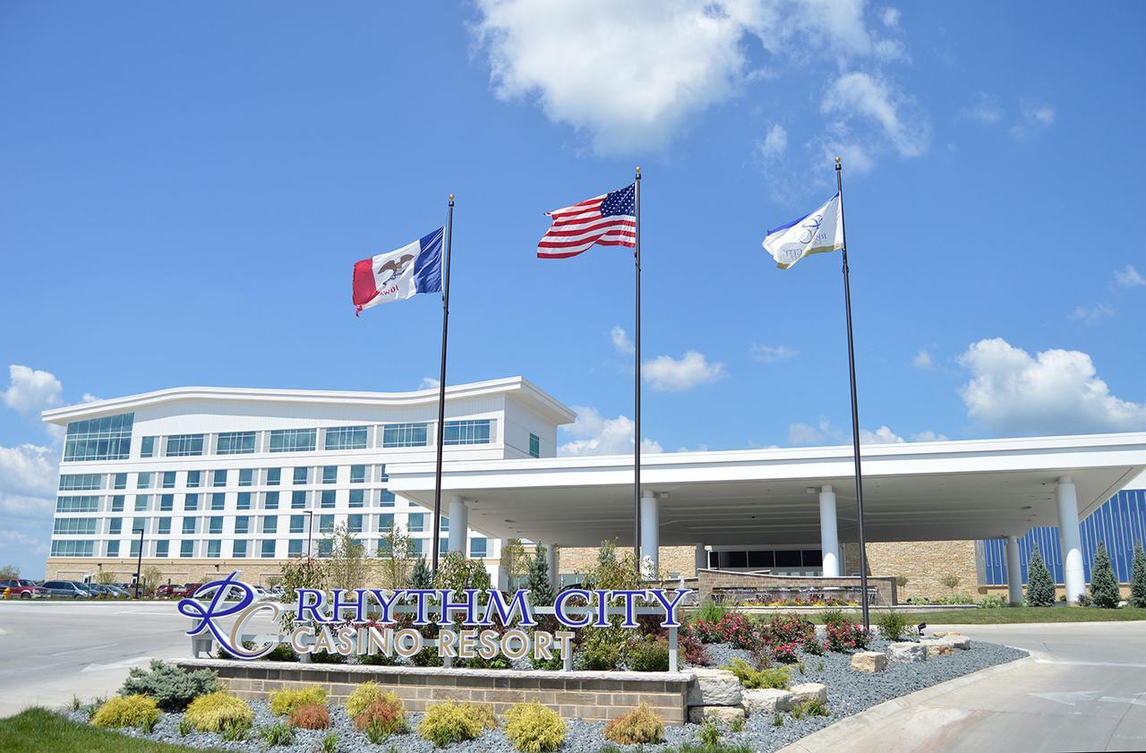 Rhythm City Casino & Resort Davenport Exterior foto